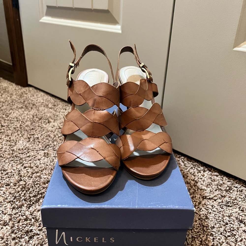 Women’s tan sandals